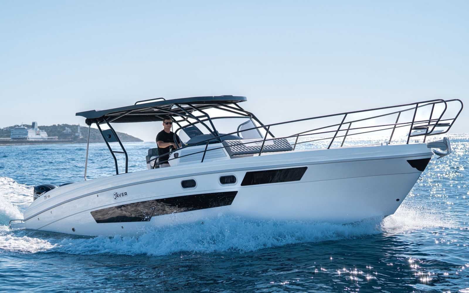 Saver 870 — Walkaround Cruiser